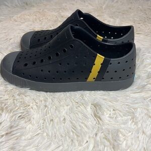 Native Jefferson Block shoes. Black, gray 2 tone color, size J2.